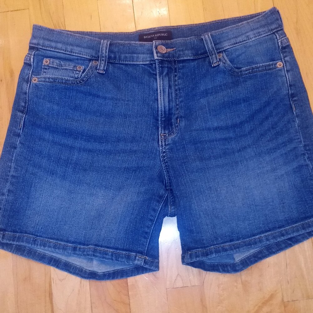 Banana Republic short jeans. Size 27